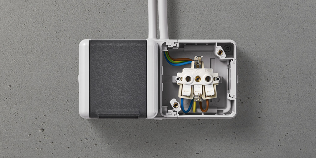 Doppelsteckdose mit Trennsteg bei M&B Elektrotechnik GmbH in Unterwellenborn OT Bucha